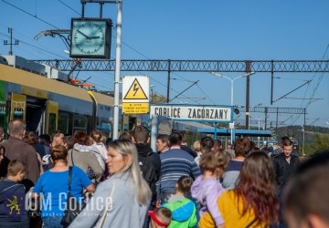 Stoi na stacji lokomotywa!