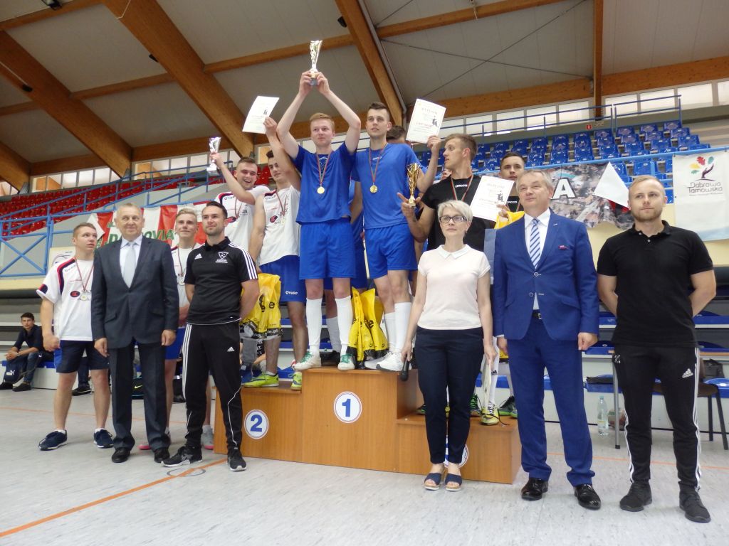 Hufiec Pracy wygrywa turniej siatkarski