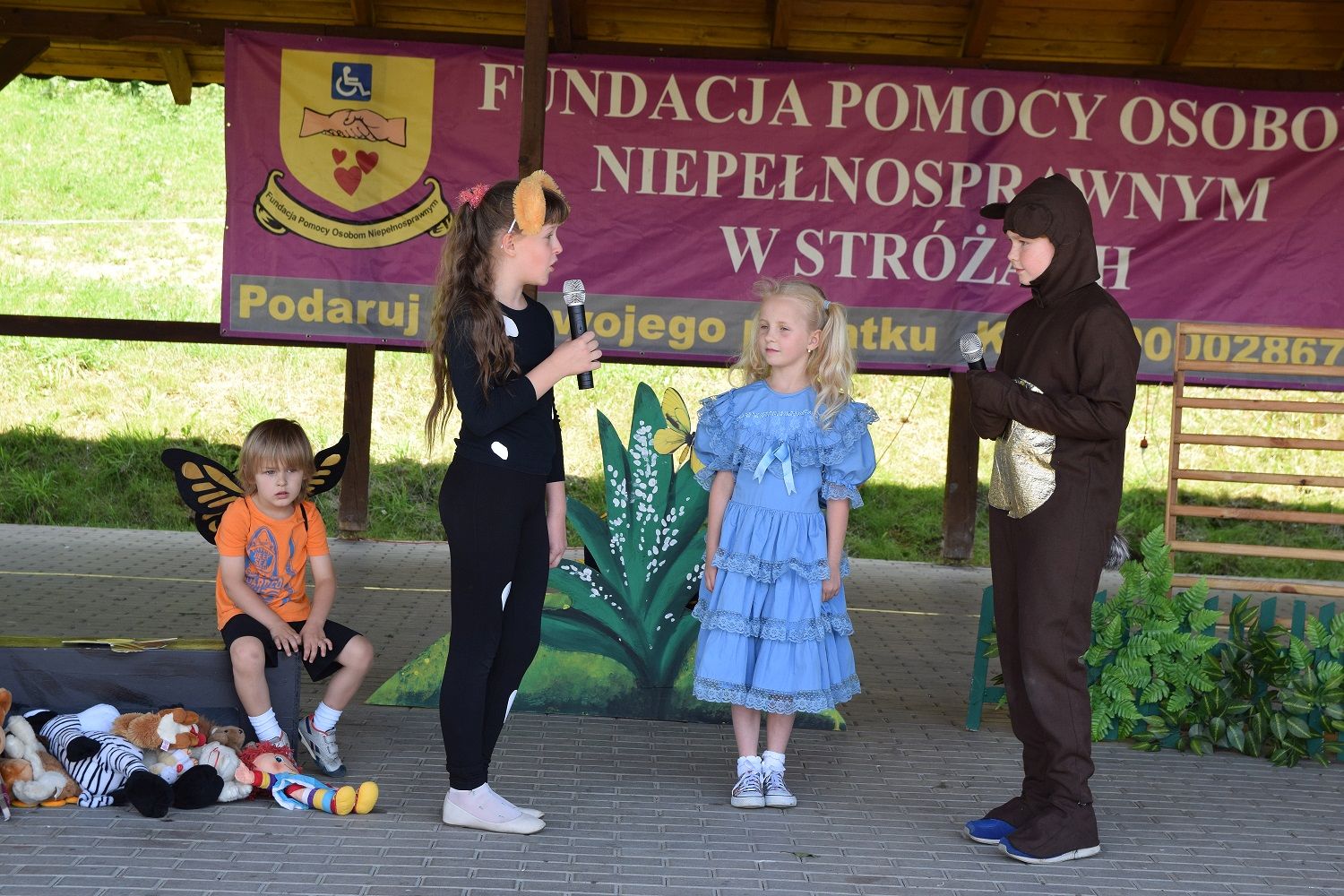 Występ grupy teatralnej „Wiolonczela” w Stróżach