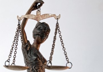 Ugoda z byłym kierownikiem Wydziału IR