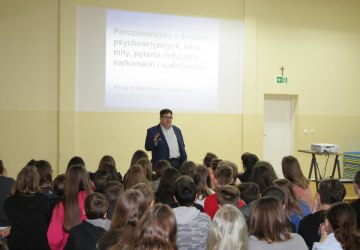 Porozmawiajmy o zażywaniu środków psychoaktywnych - fakty, mity, pytania dotyczące uzależnień
