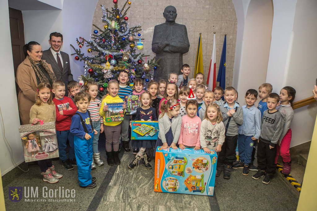 Najmłodsi przystroili ratuszową choinkę!