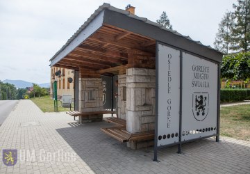 Wandaloodporna wiata przystankowa na Osiedlu Górnym