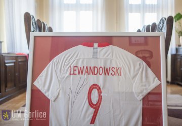Koszulka Roberta Lewandowskiego na aukcji dla Antosi!