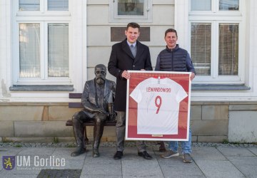 Koszulka Lewandowskiego już w rękach zwycięzcy licytacji!