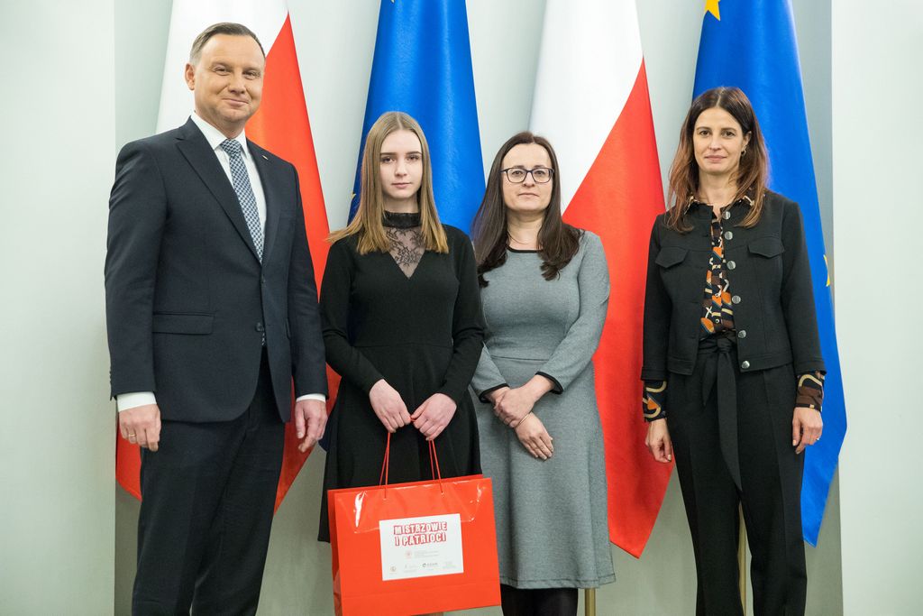 Julia Sokołowska z ZSE laureatką konkursu Mistrzowie i patrioci