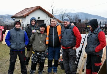 Ekipa programu „Nasz nowy dom” pomaga rodzinie z Gorlic