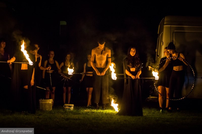 Występ teatru eksperymentalnego „ERGO” w Kryrach
