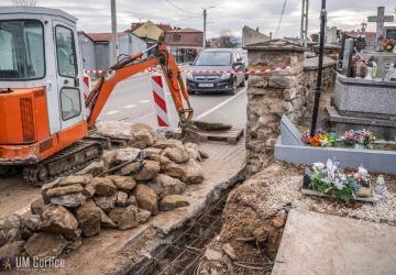 Historyczny mur przechodzi gruntowną renowację
