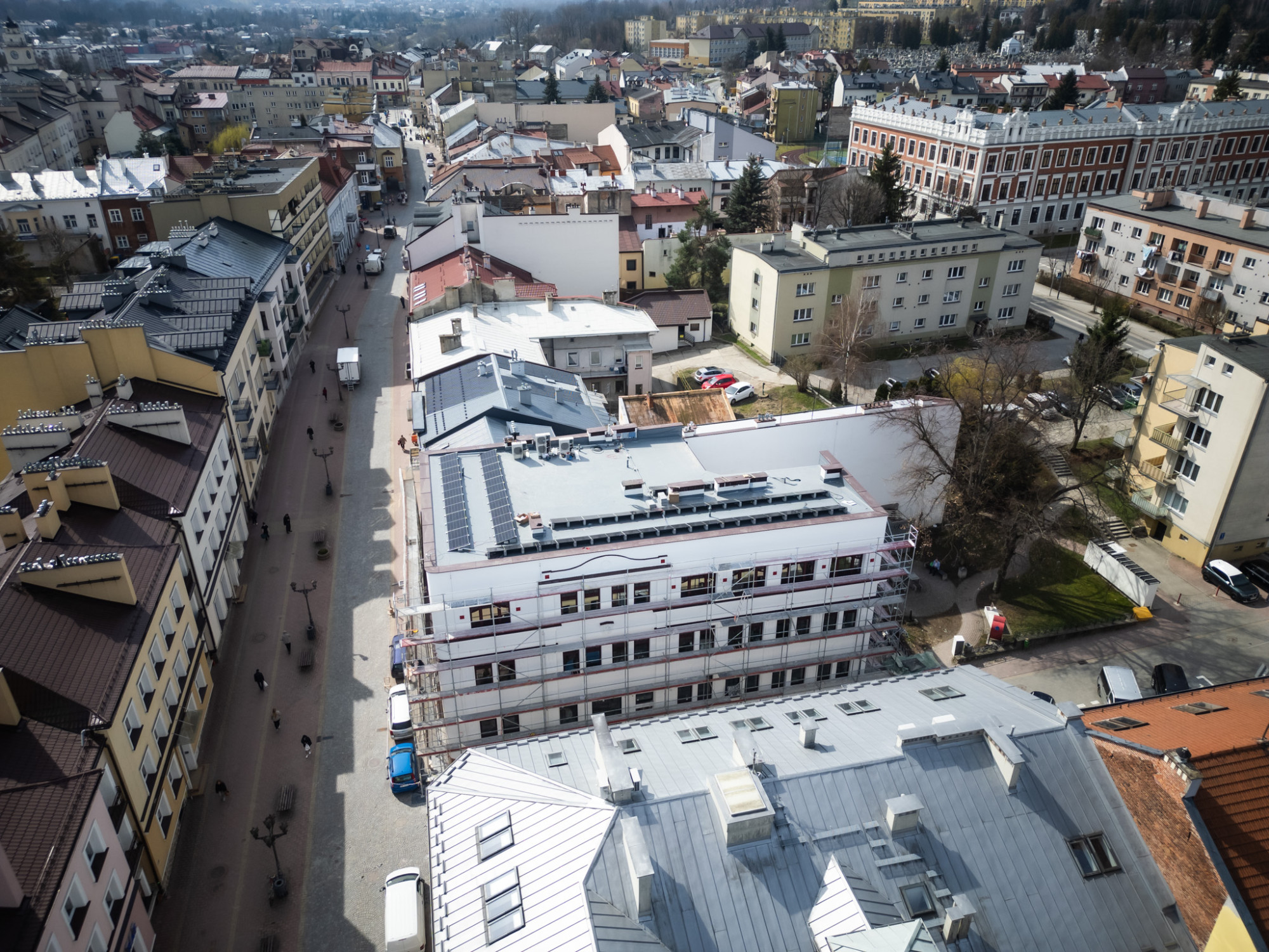 Termomodernizacja biblioteki w Gorlicach zakończona - znaczące oszczędności energii i korzyści dla mieszkańców.