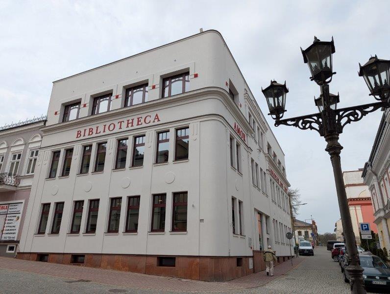 Termomodernizacja biblioteki w Gorlicach zakończona - znaczące oszczędności energii i korzyści dla mieszkańców.