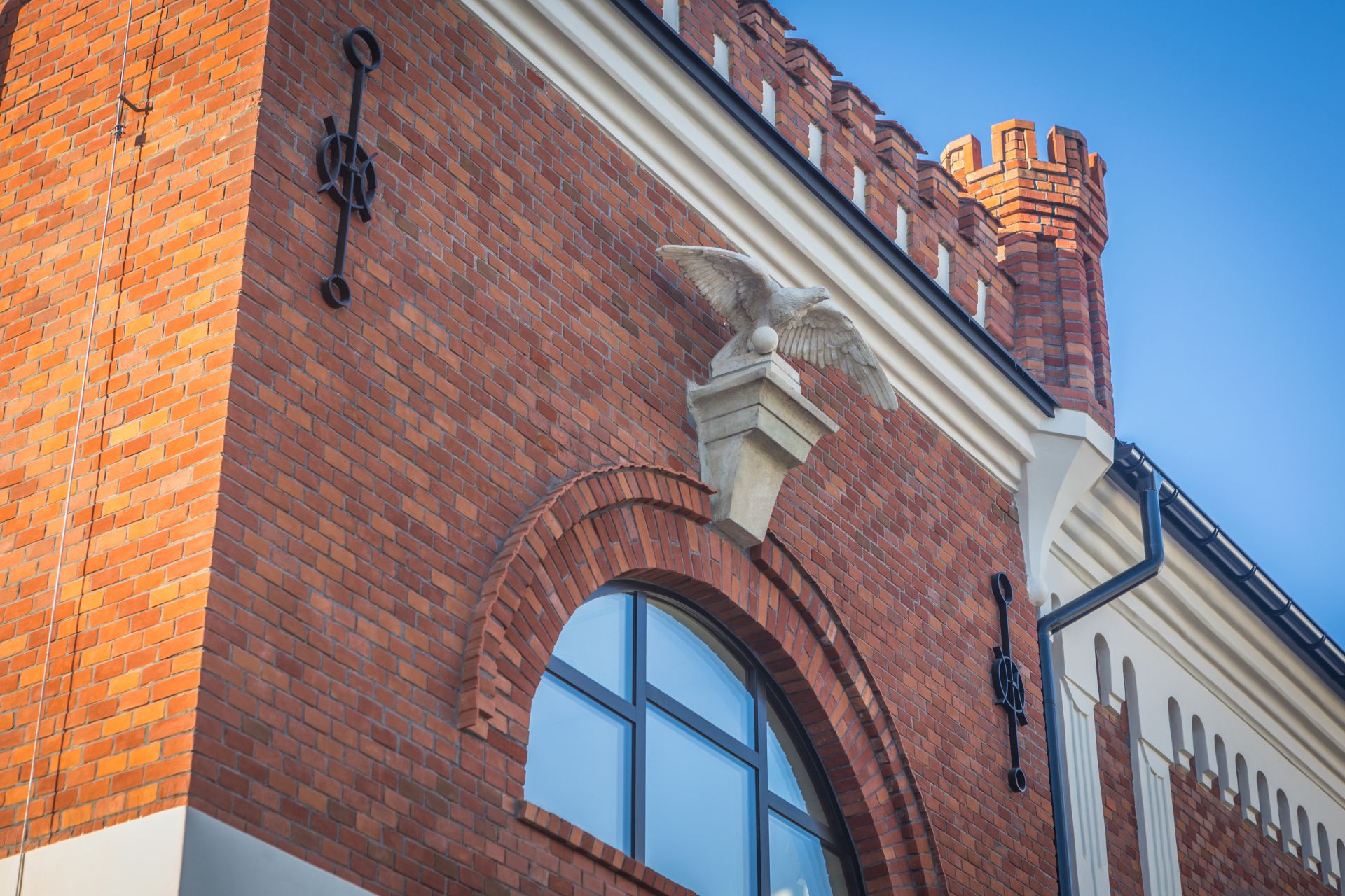 Elewacja budynku Sokoła w Gorlicach.