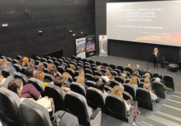 Konferencja profilaktyczna w Gorlickim Centrum Kultury – eksperci o współczesnych wyzwaniach w obszarze uzależnień