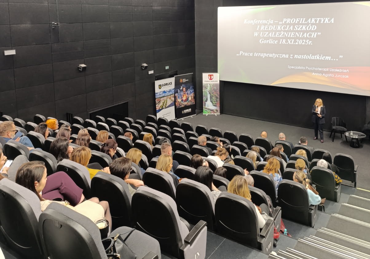 Konferencja profilaktyczna w Gorlickim Centrum Kultury – eksperci o współczesnych wyzwaniach w obszarze uzależnień