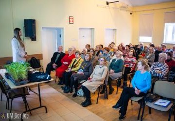 Powietrze w Gorlicach na przestrzeni lat – Ekodoradca dla Uniwersytetu Złotego Wieku