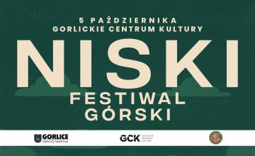 Baner z napisem Niski Festiwal Górski