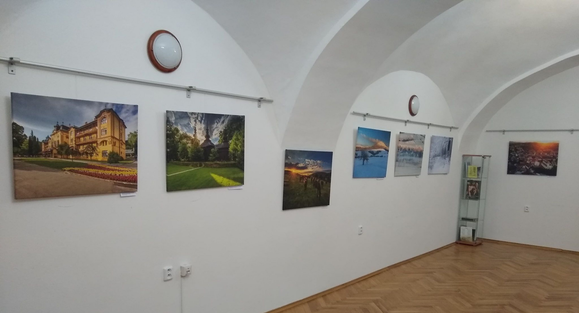 Mobilna wystawa fotografii atrakcji geologicznych odwiedziła Bardejów